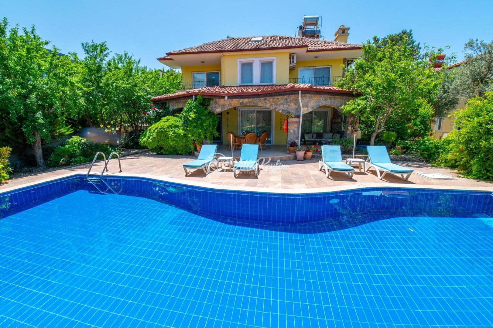 Villa Alora — 3