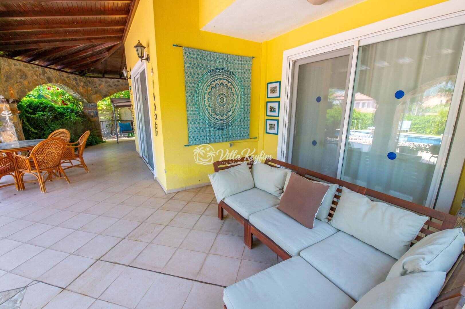 Villa Alora — 11