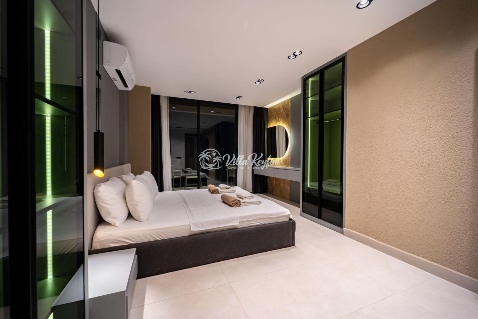 Villa Aura C — 52
