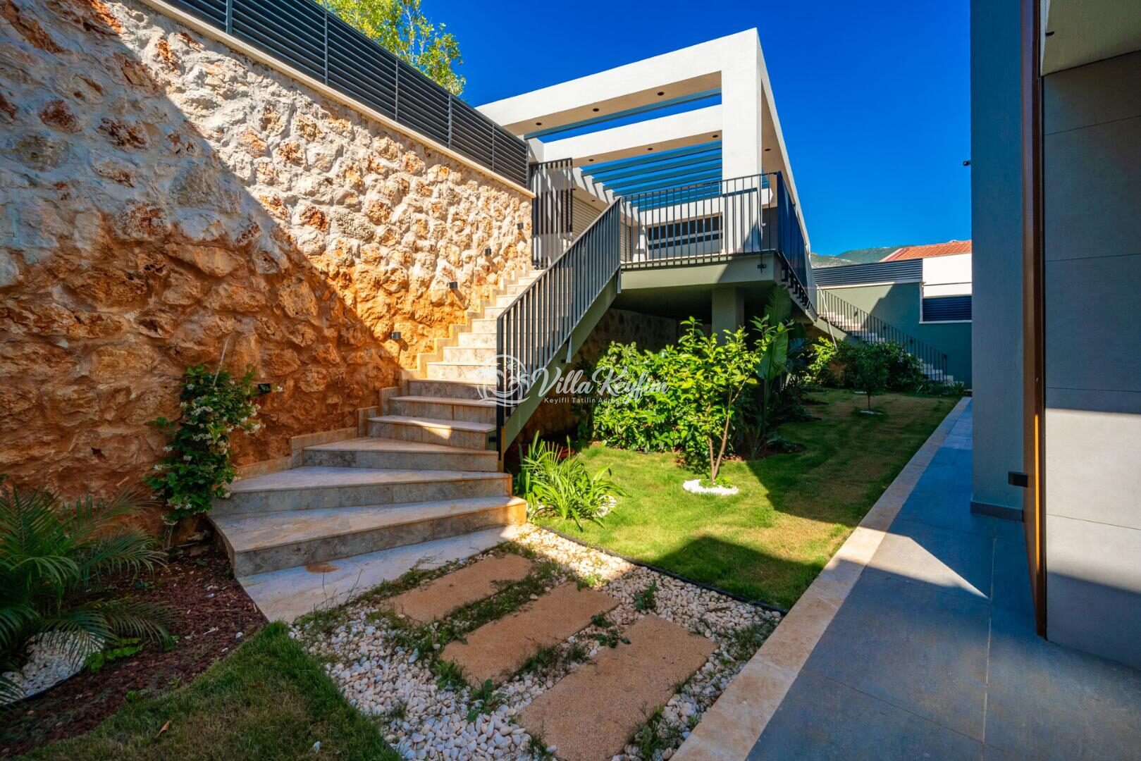 Villa Aura D — 80