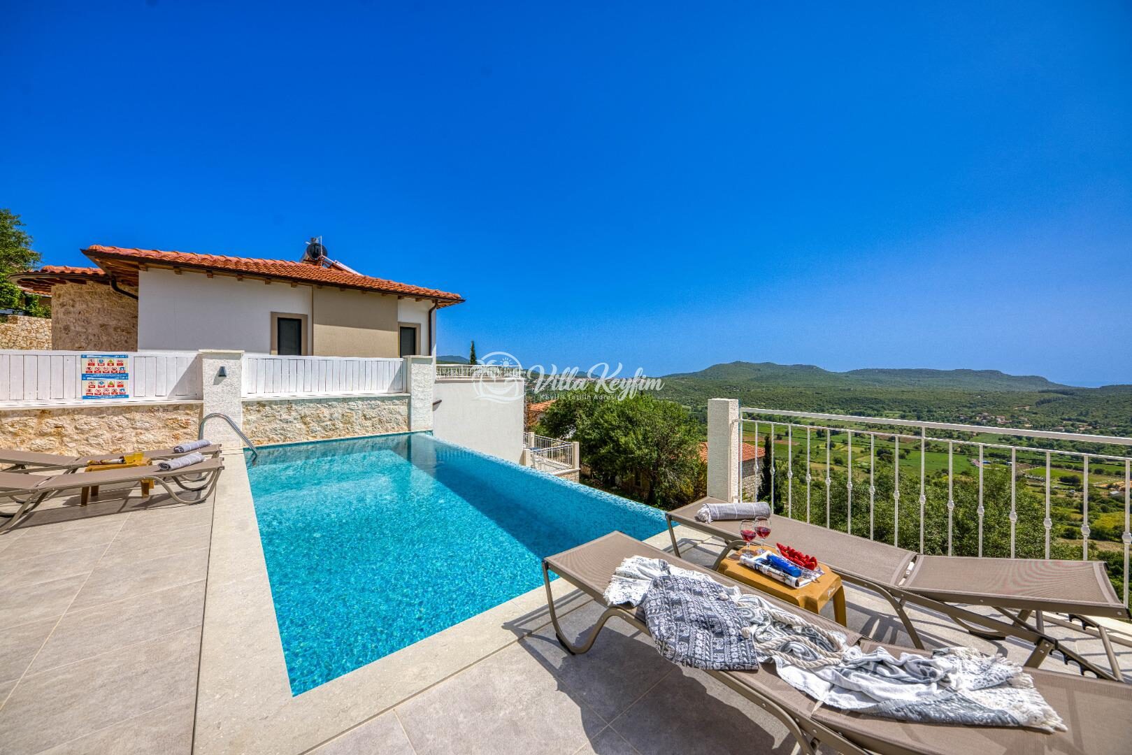 Villa Poeta — 13