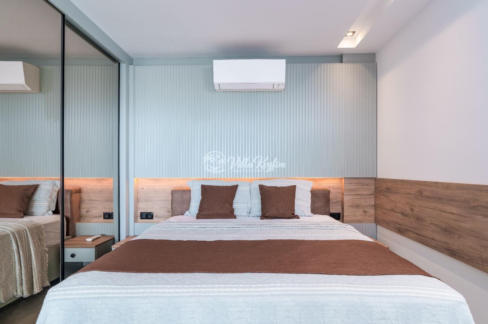 Villa Newcastle — 55