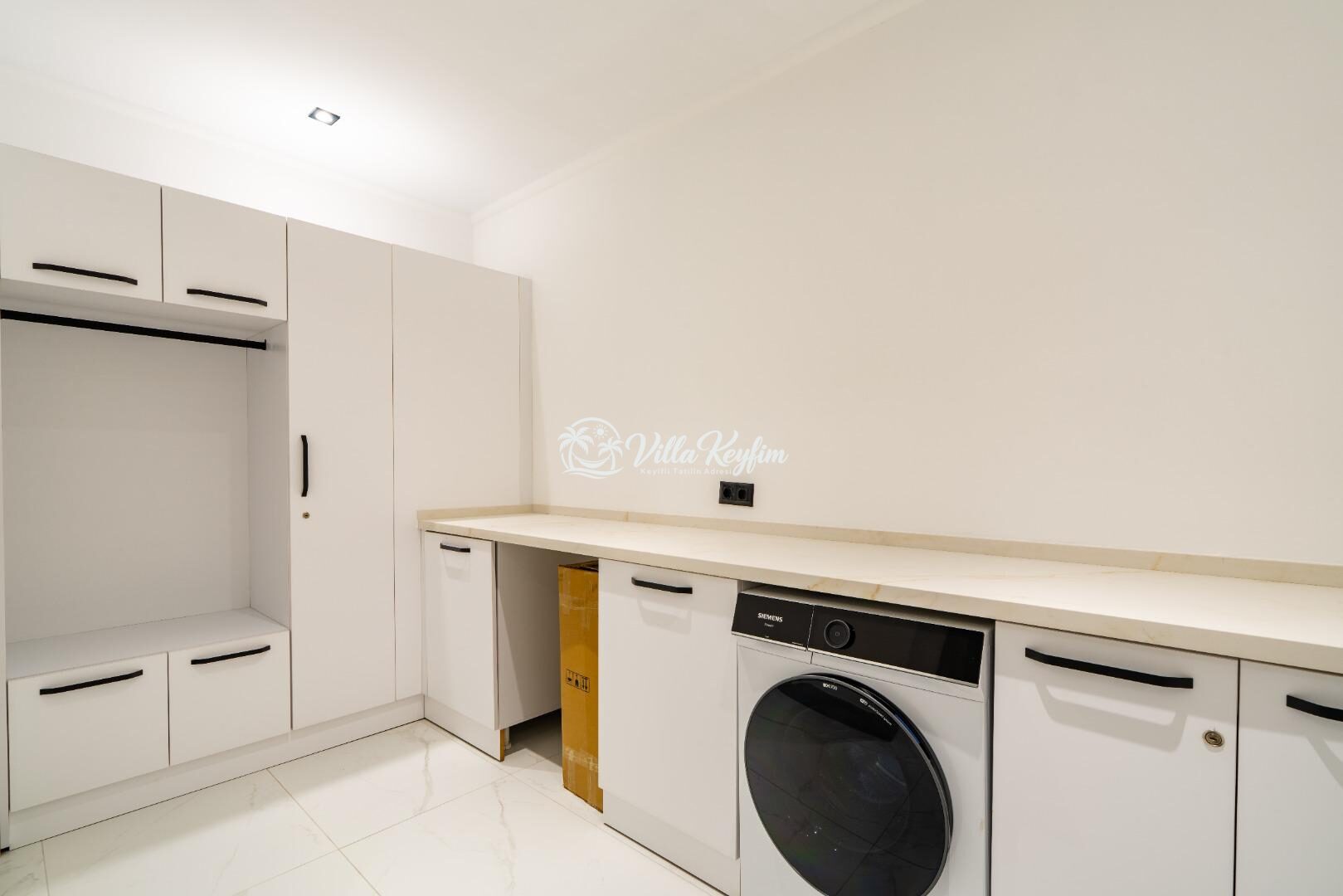 Villa Newcastle — 68