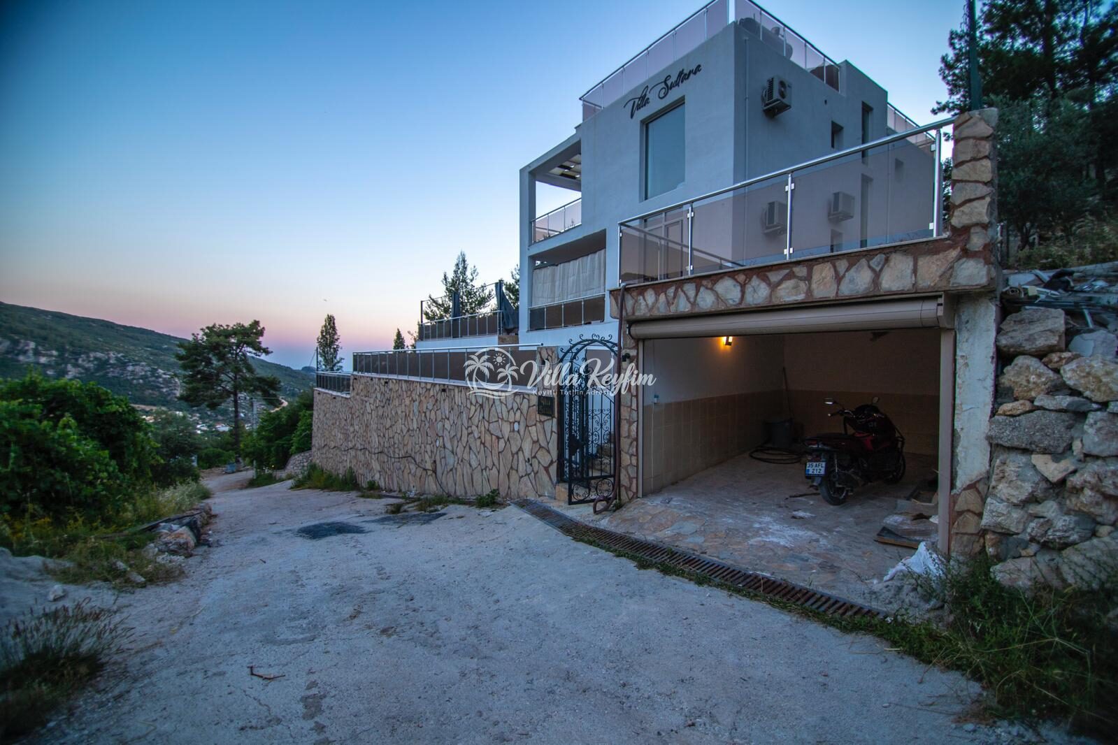 Villa Sultana — 12