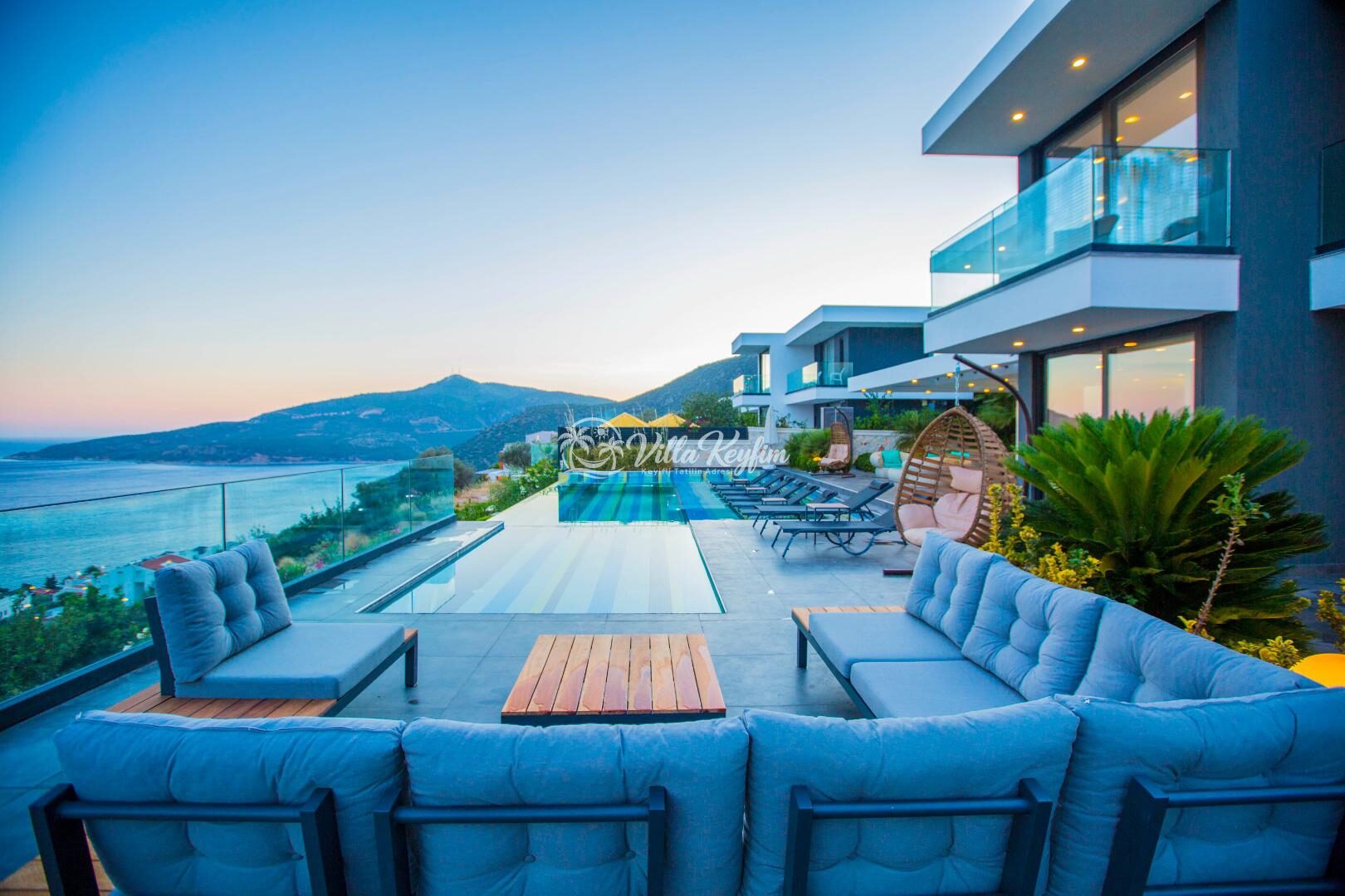Villa Vogue — 13