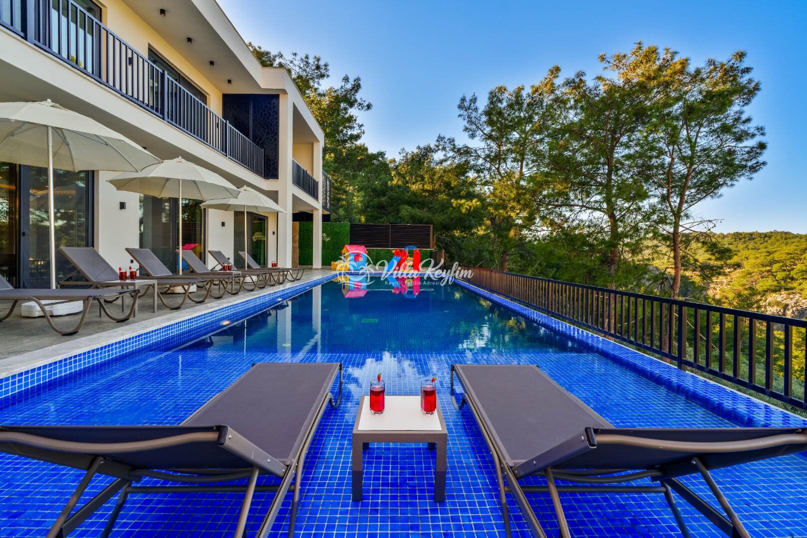 Villa Blue Night — 3