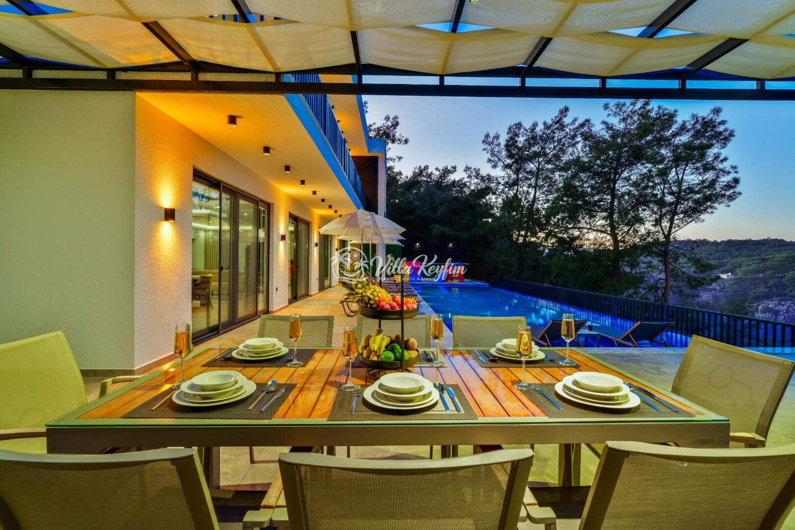 Villa Blue Night — 7