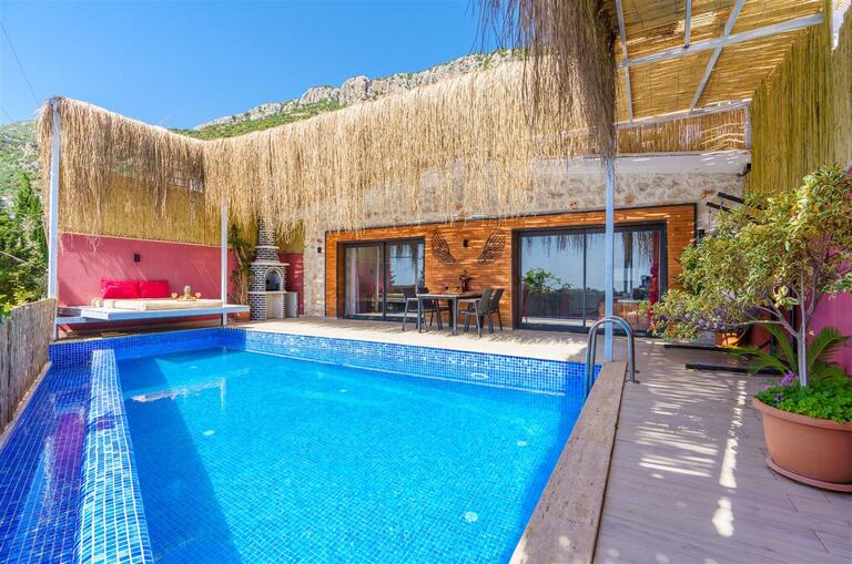 Villa Mira Queen — 1