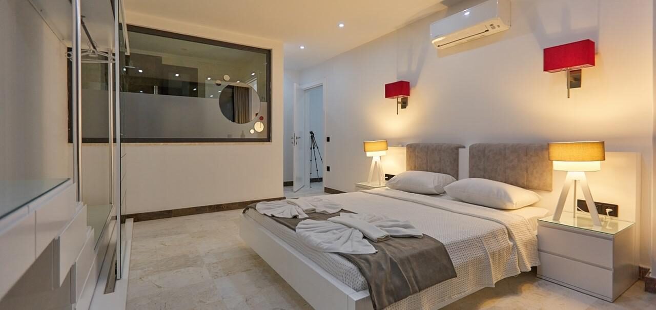 Villa Unlimited — 15