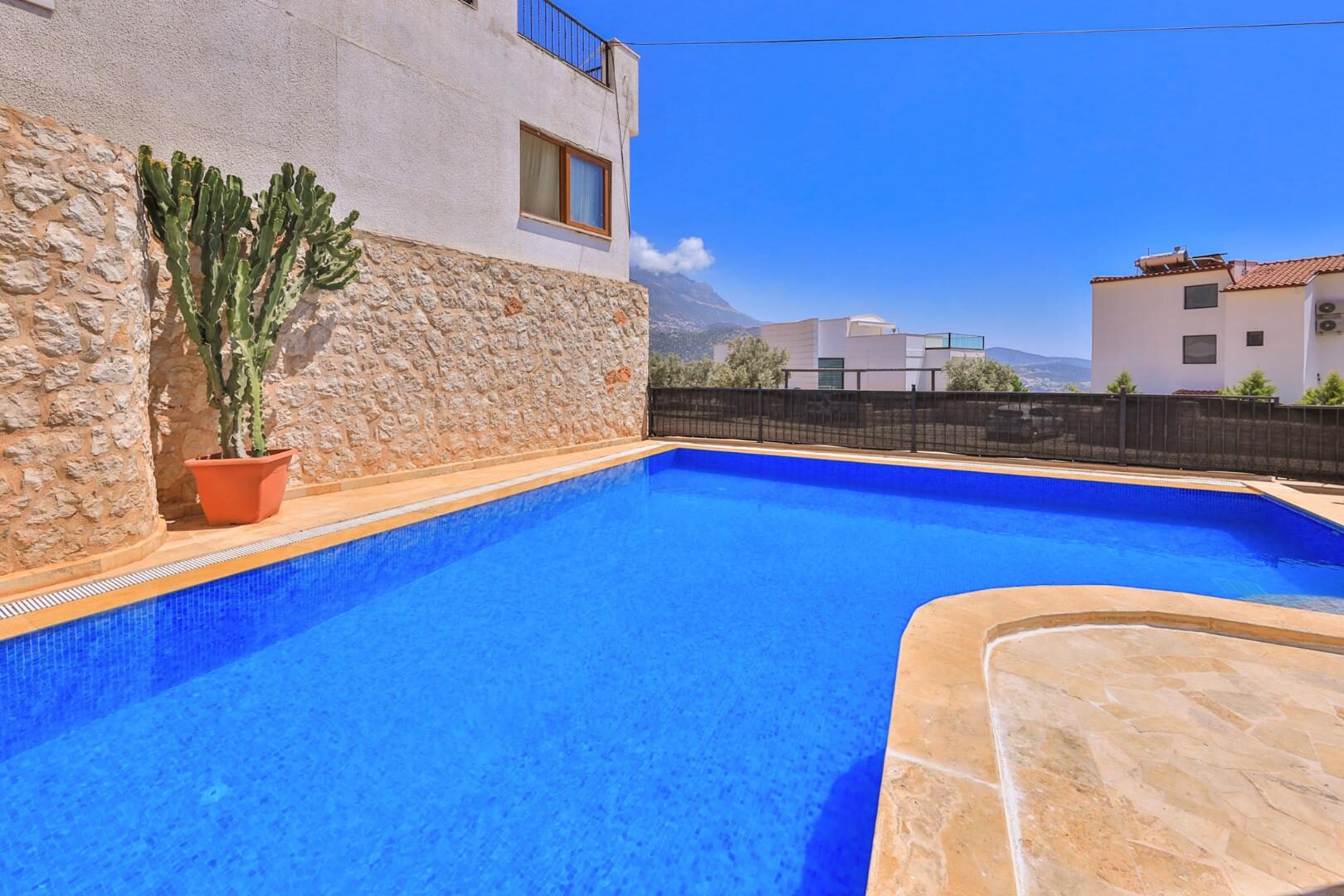 Villa Serta — 4