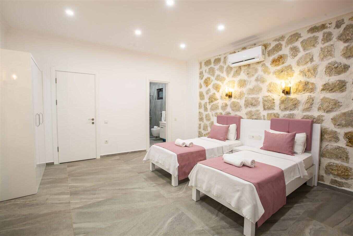 Villa Royal 3 — 16