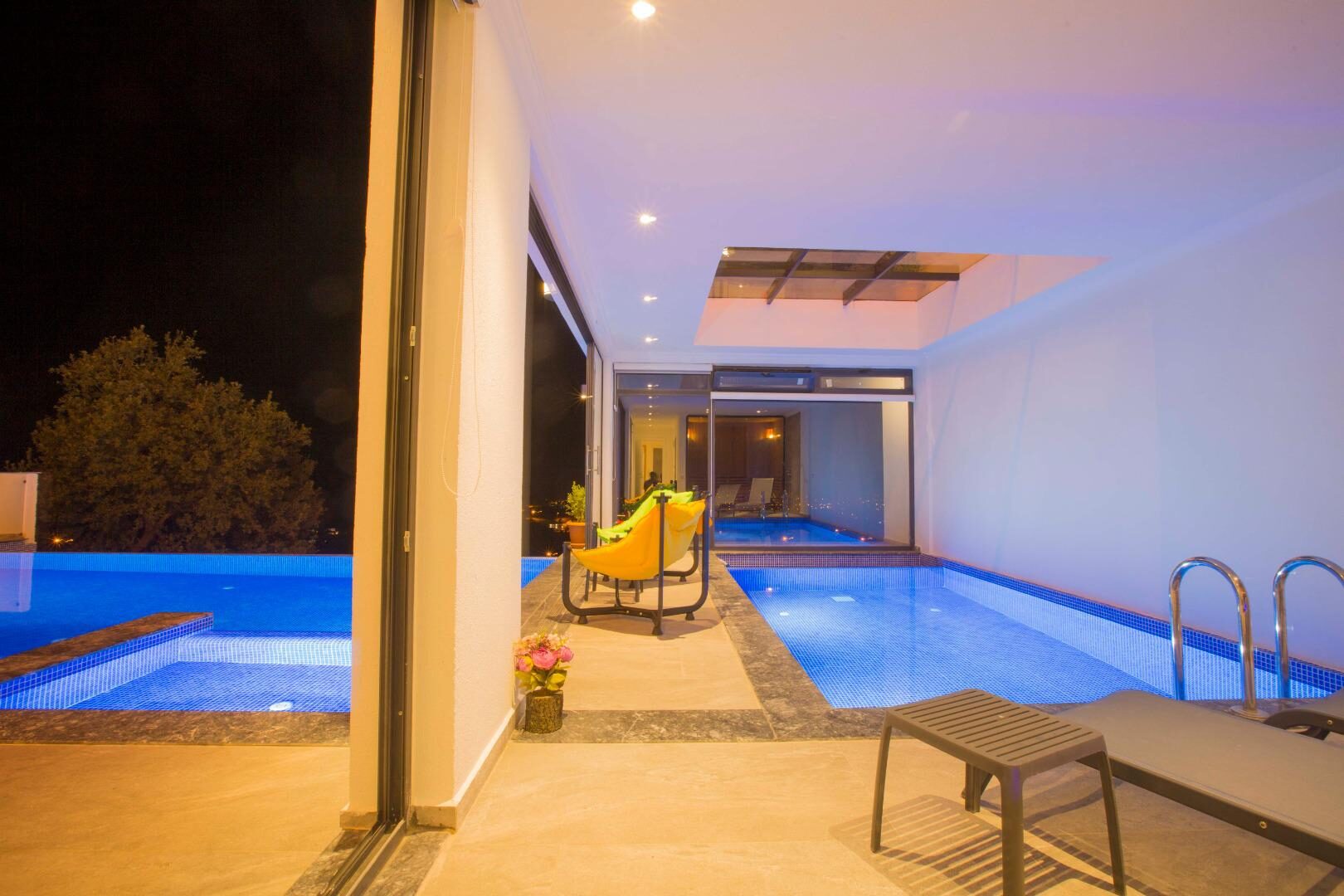 Villa Fantastik — 23