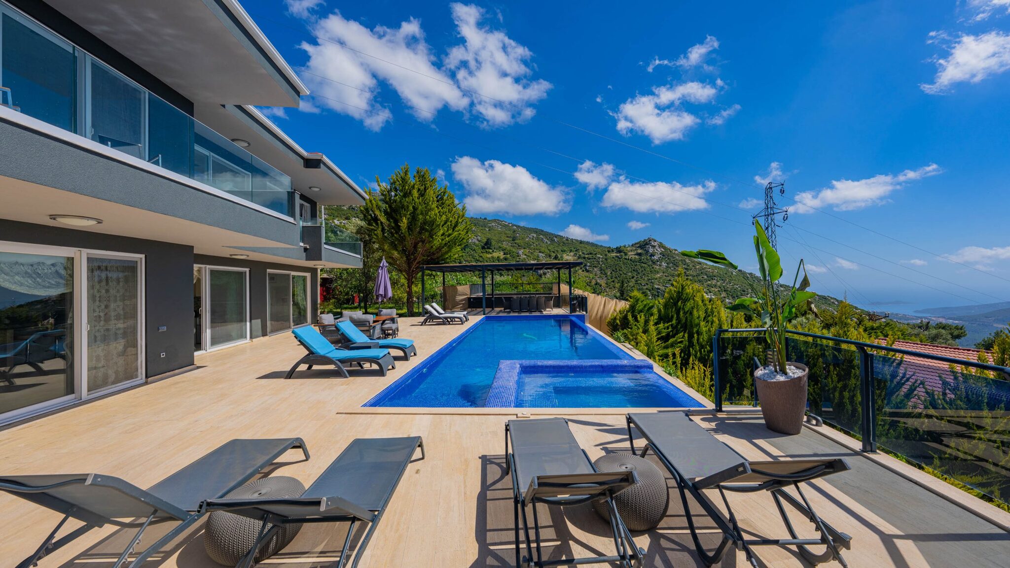 Villa Velaris — 4