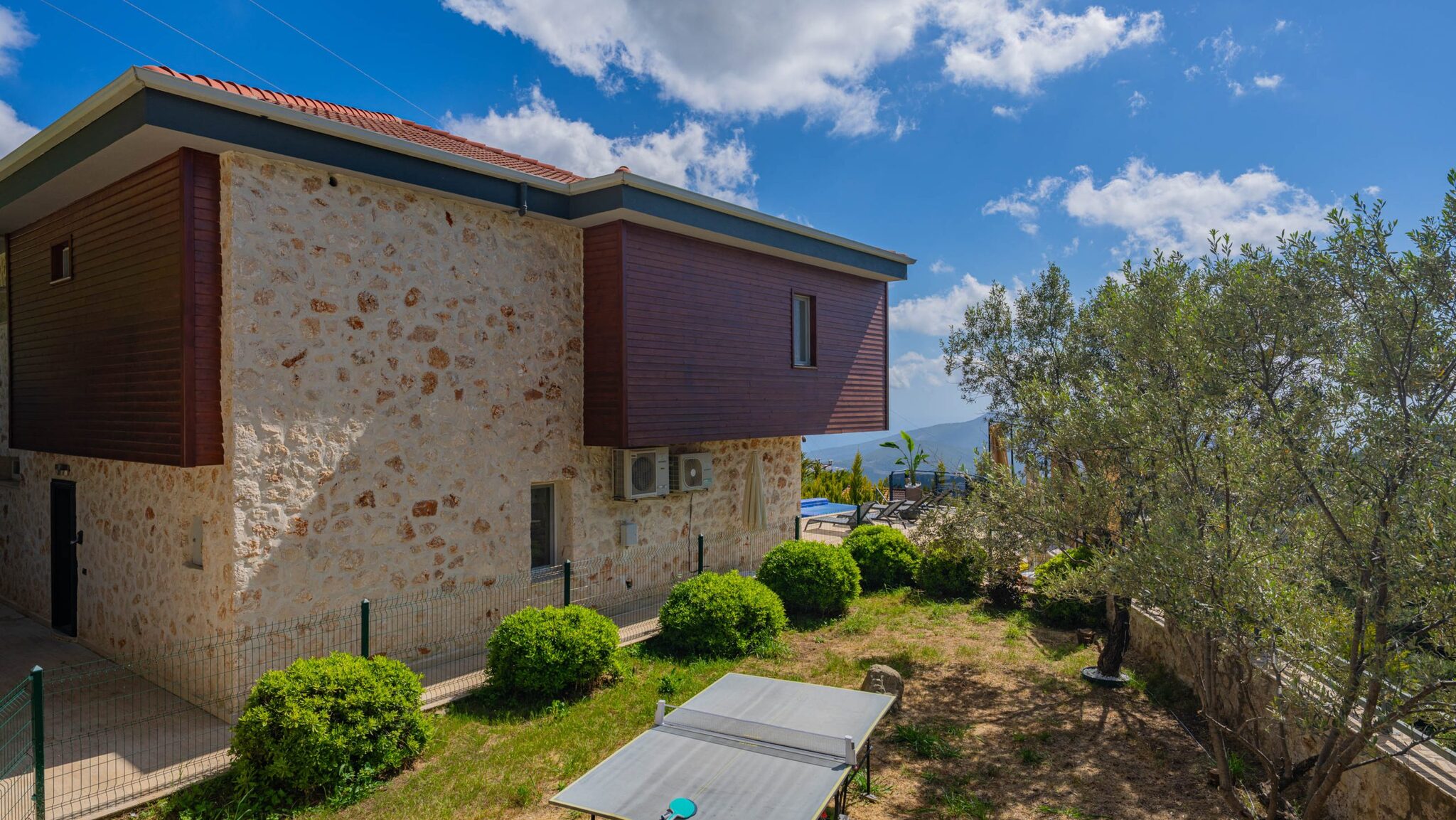 Villa Velaris — 2