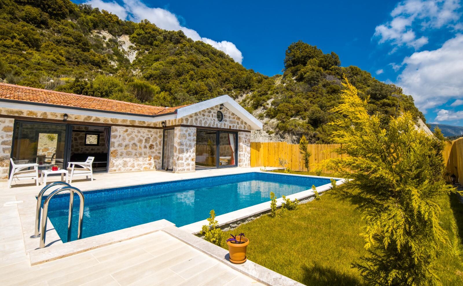 Villa Medis 2 — 1