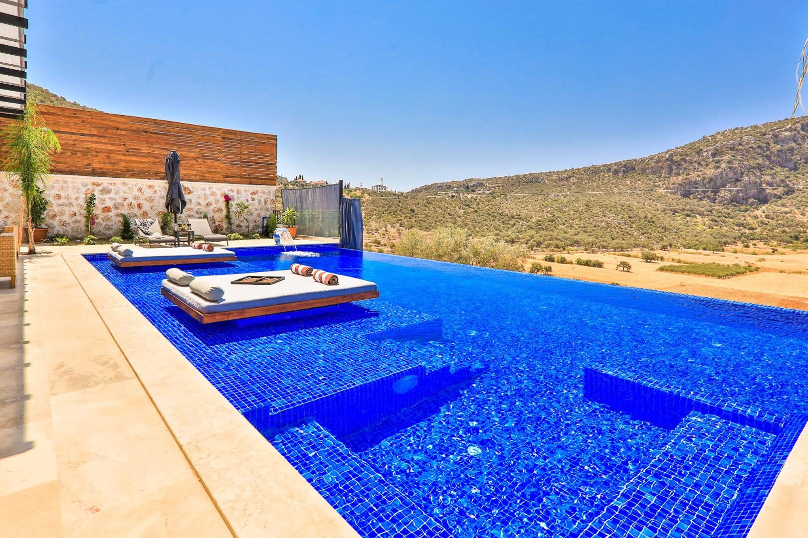 Villa Glorious — 7