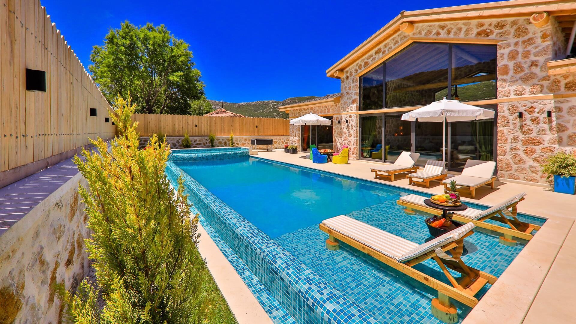 Villa Happiness — 55