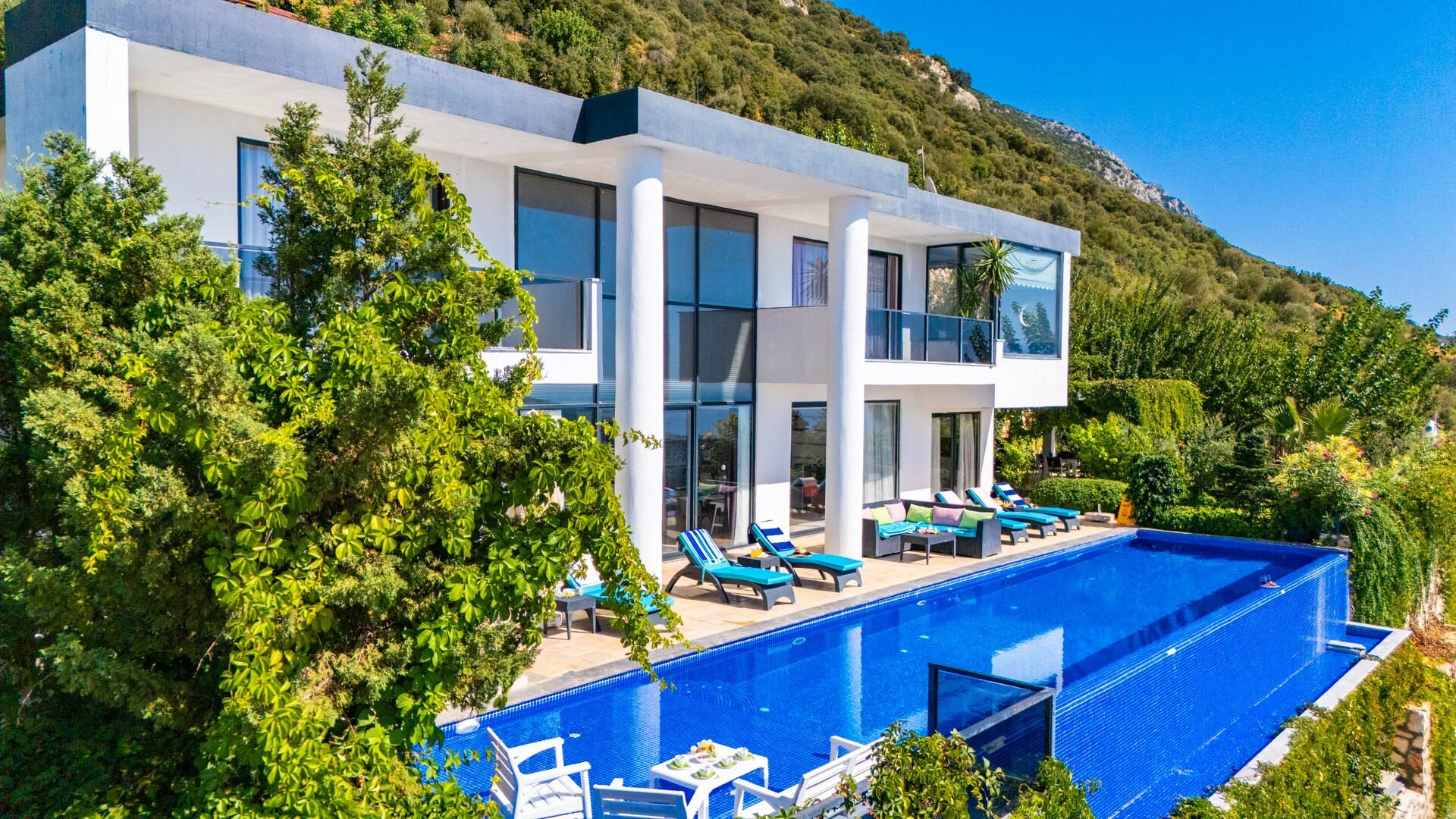 Villa Hyperion — 8