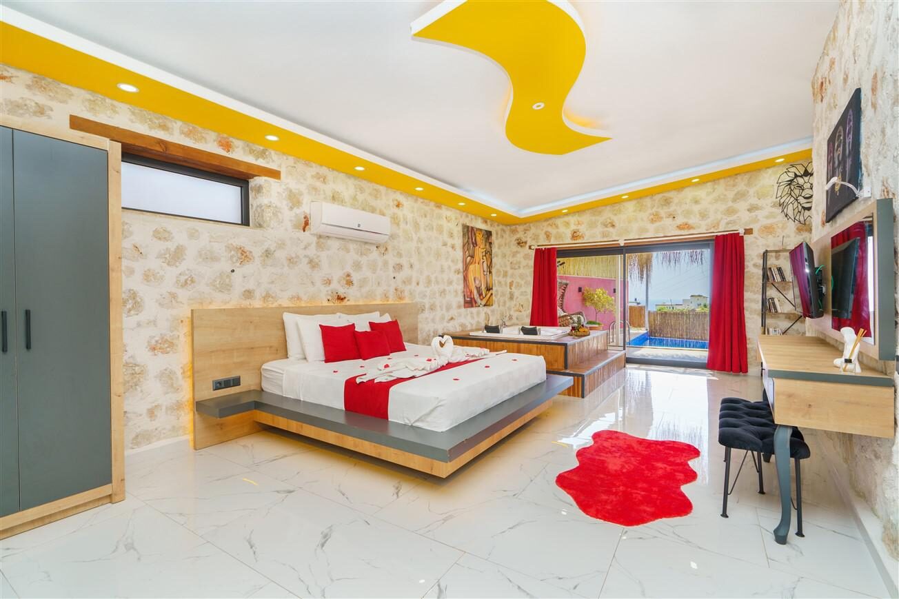 Villa Mira Queen — 68