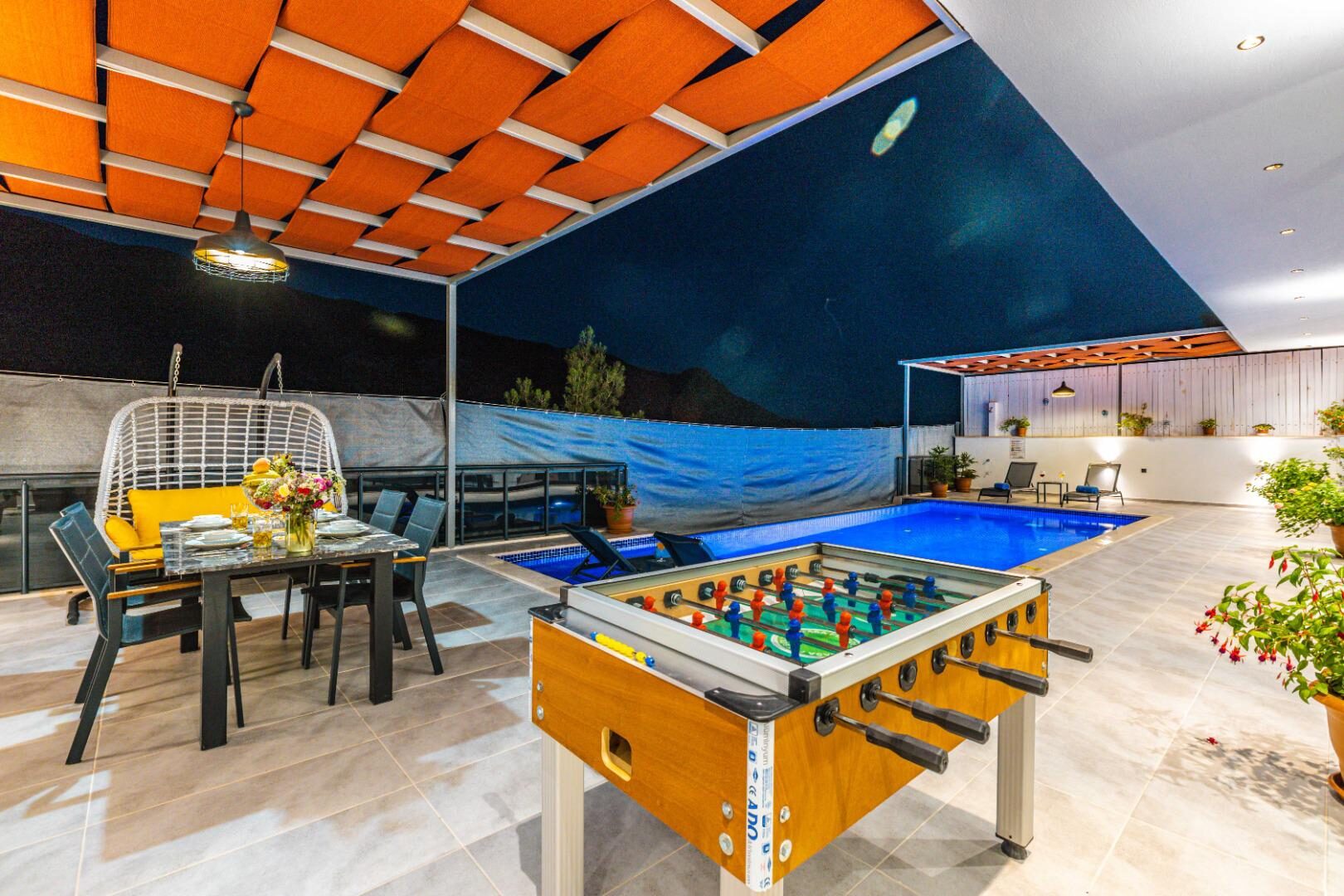 Villa Neon — 3