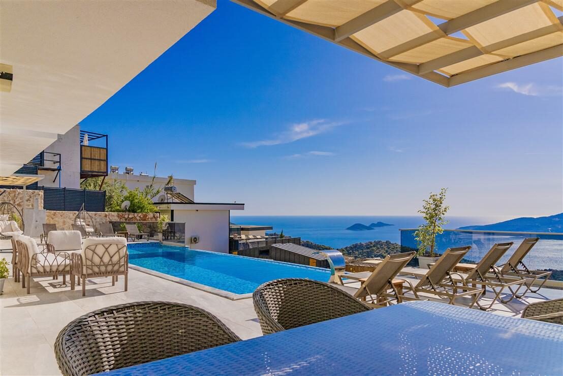 Villa July — 13