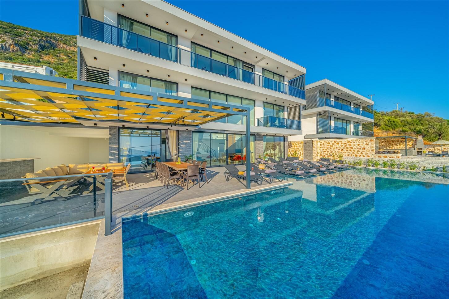 Villa Grey Falcon — 2