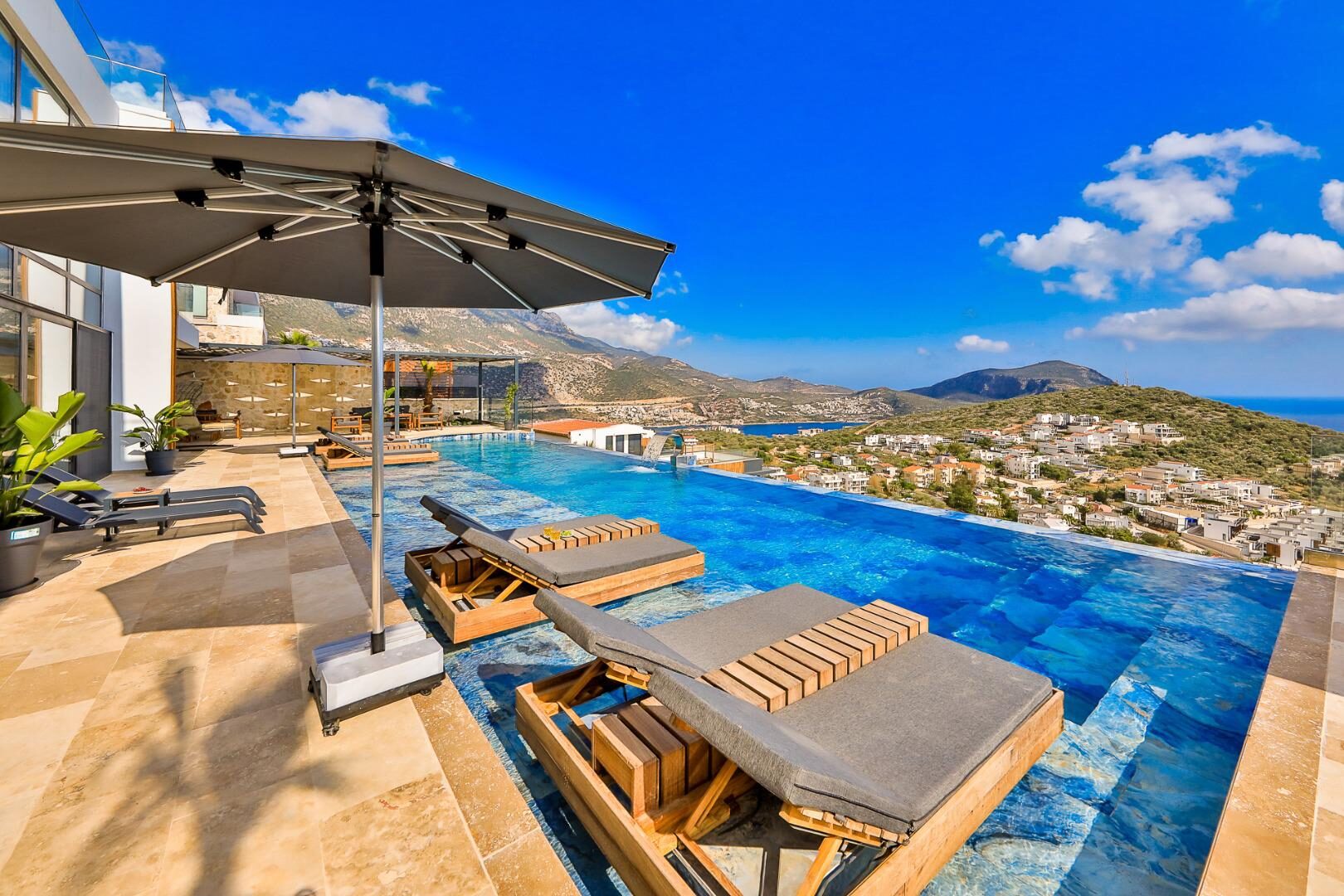 Villa Royal Life — 11