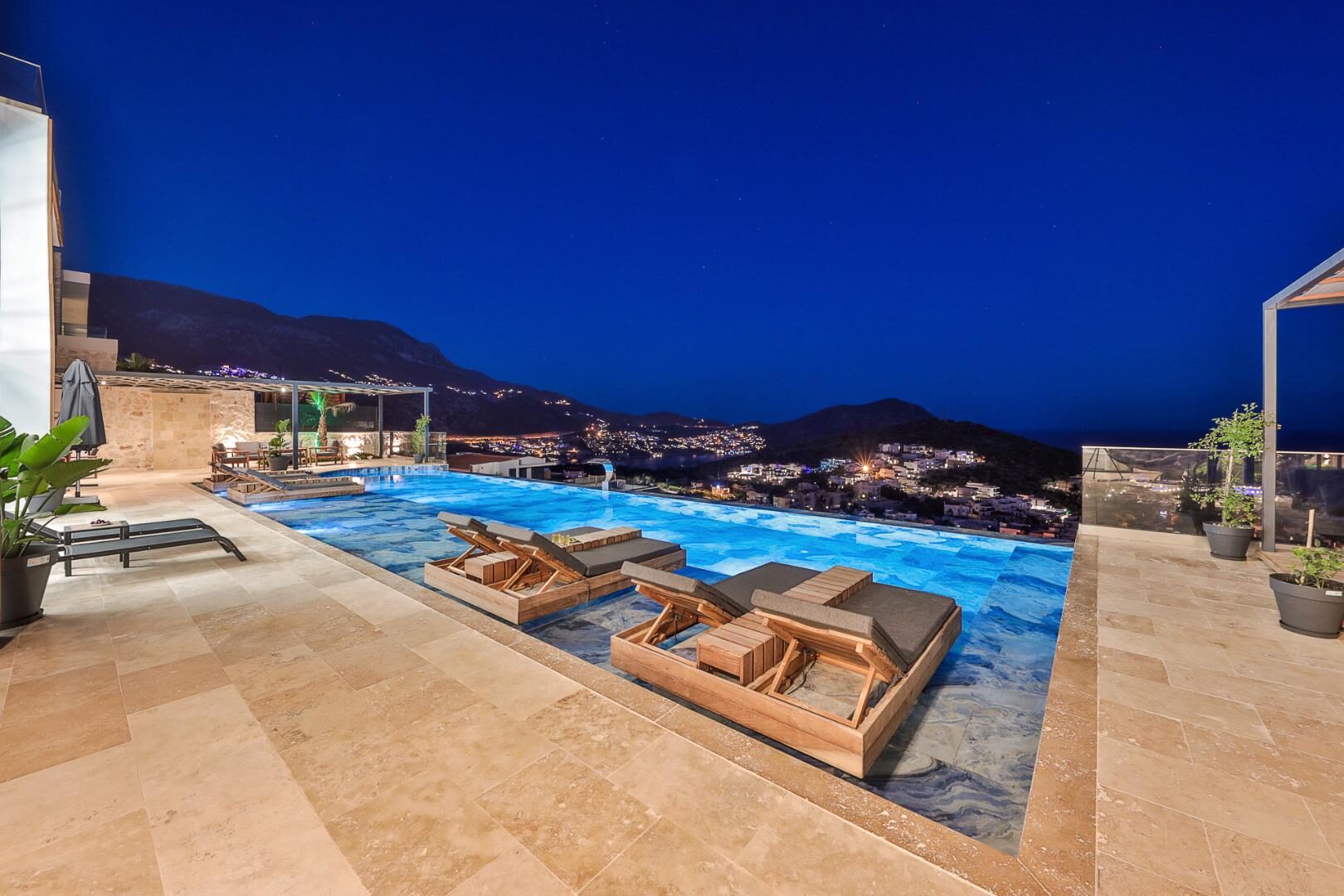 Villa Royal Life — 29