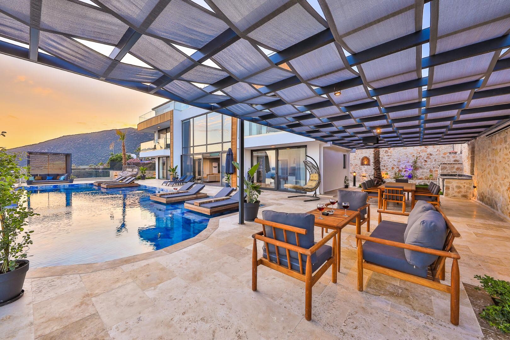 Villa Royal Life — 86