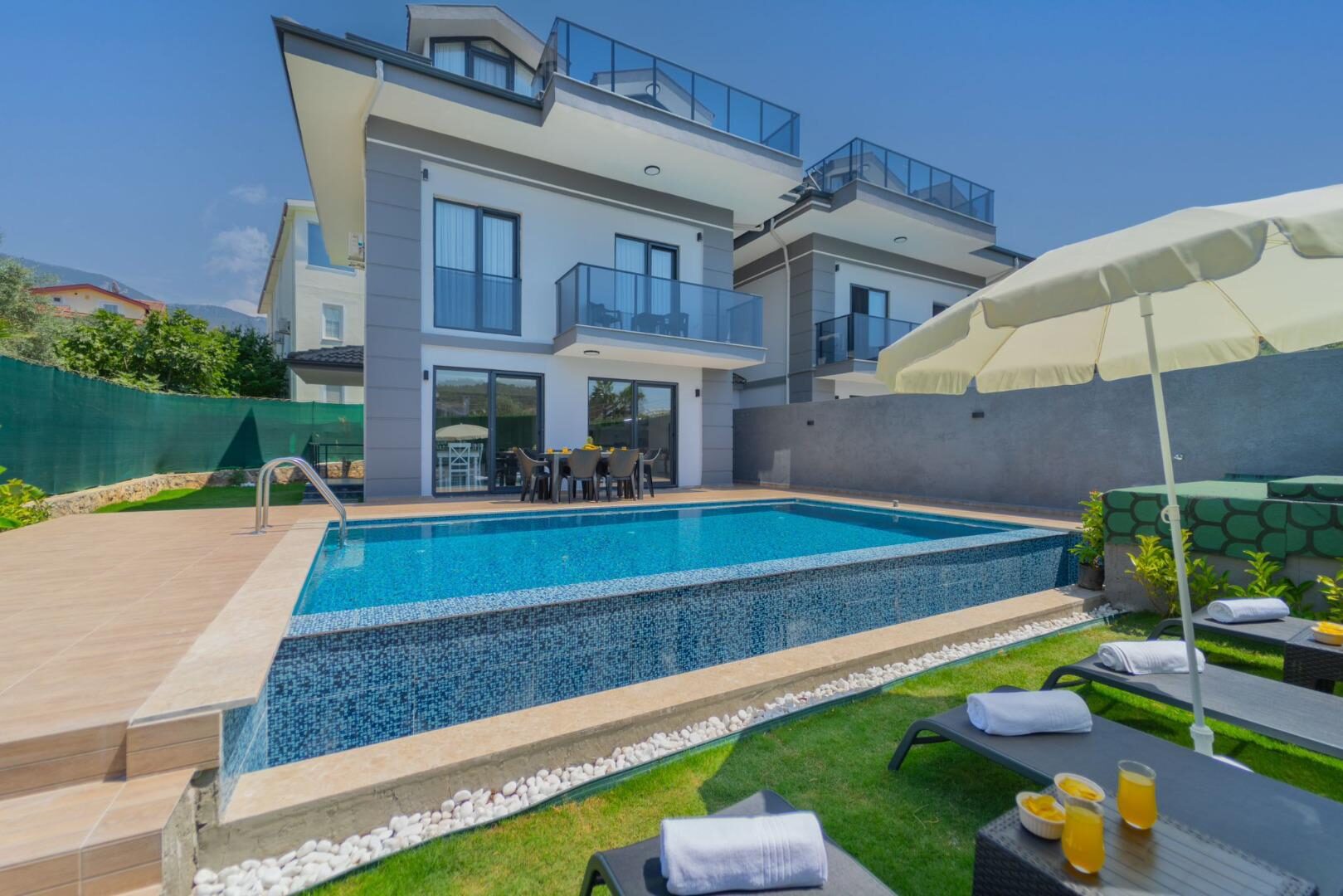 Villa Polina 1 — 1