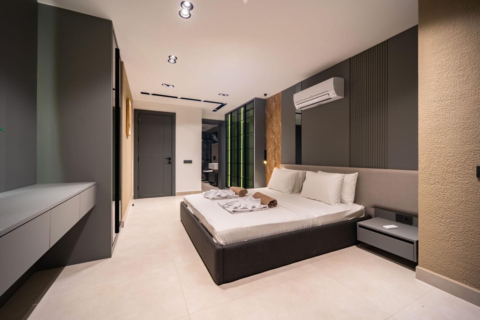 Villa Aura E — 81