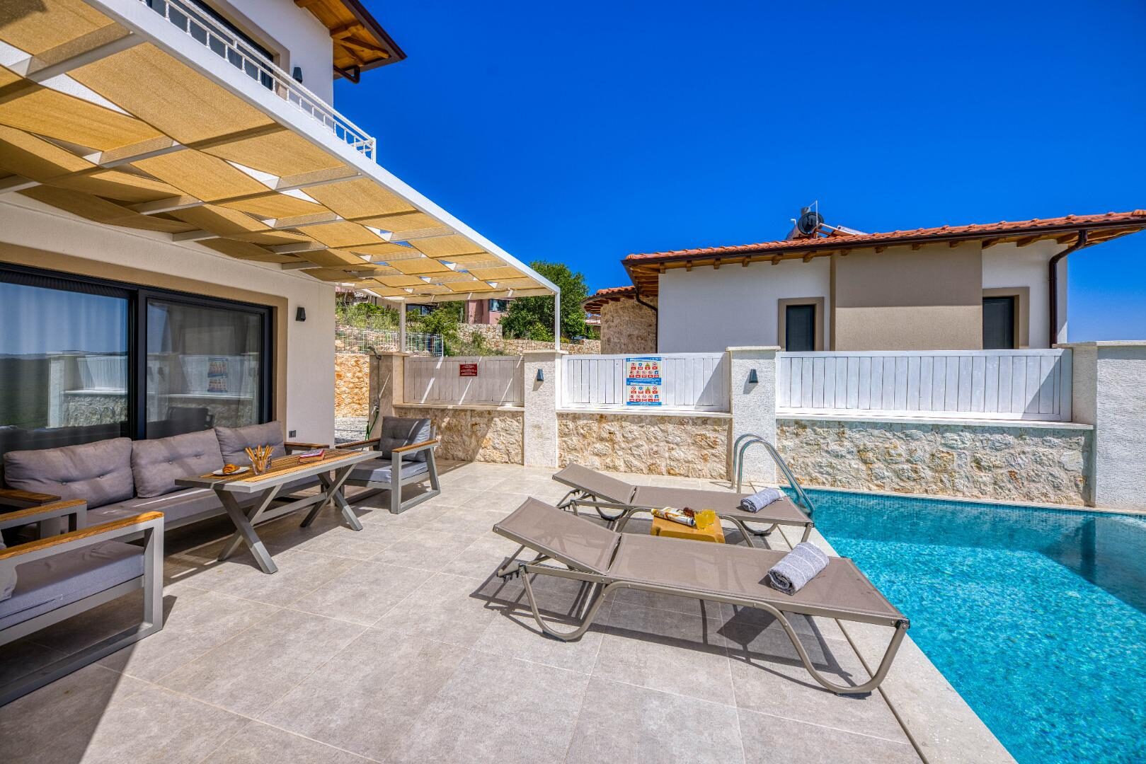 Villa Poeta — 14