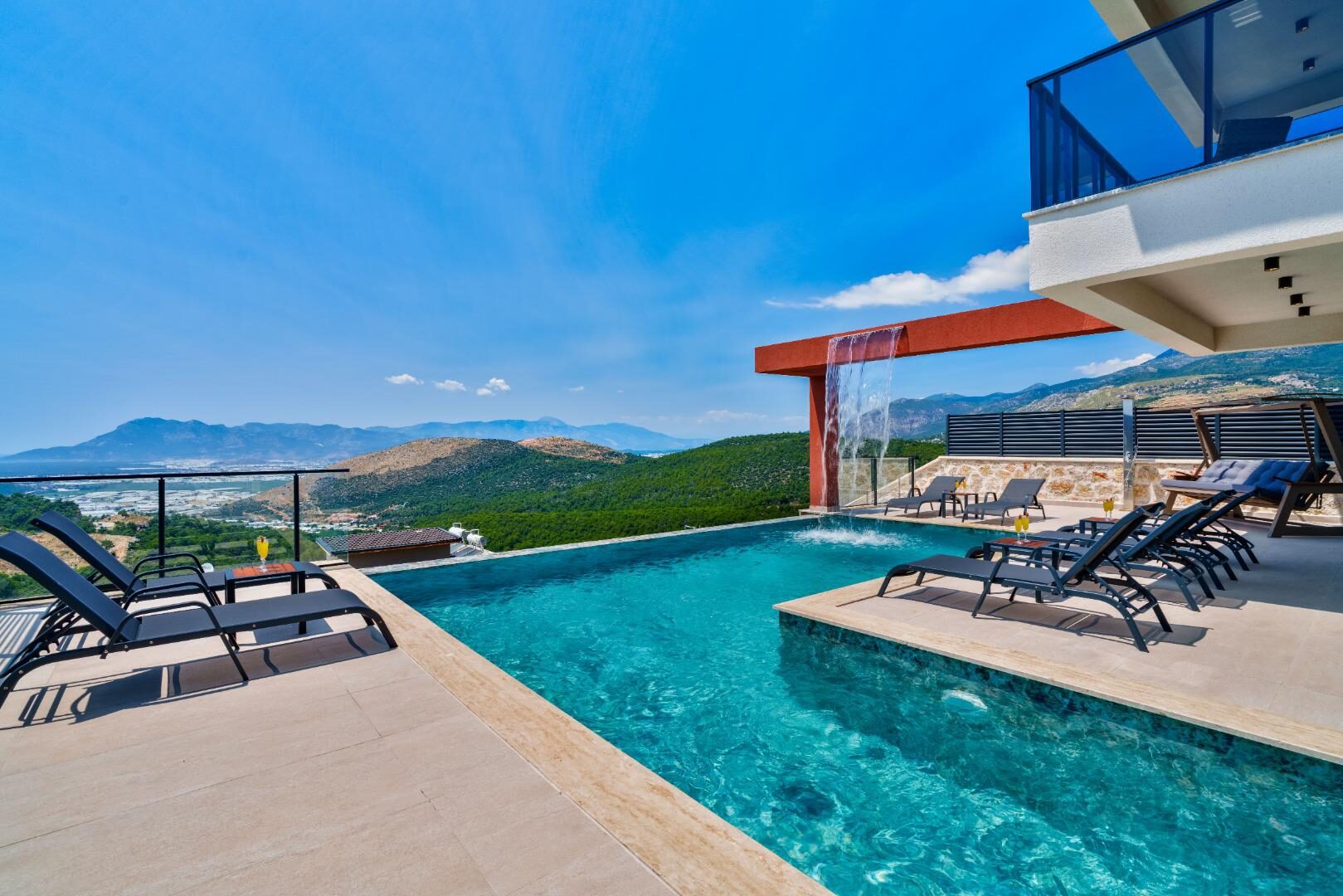 Villa Newcastle — 11