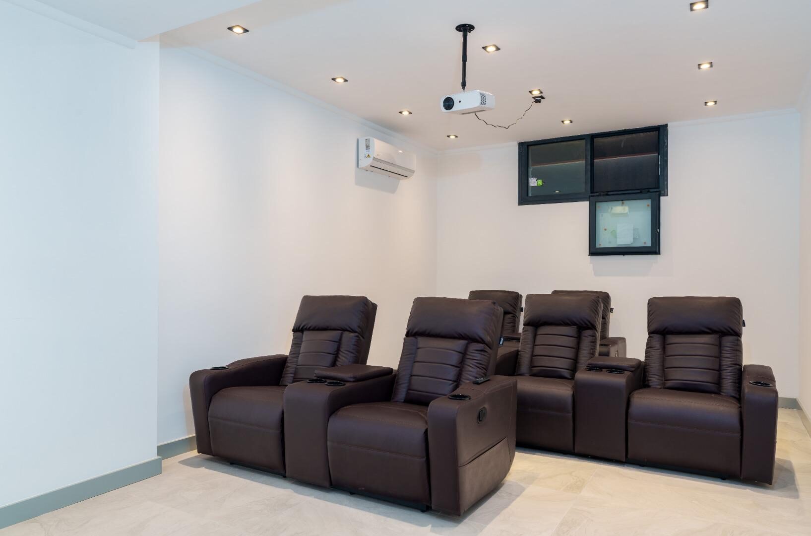 Villa Newcastle — 45
