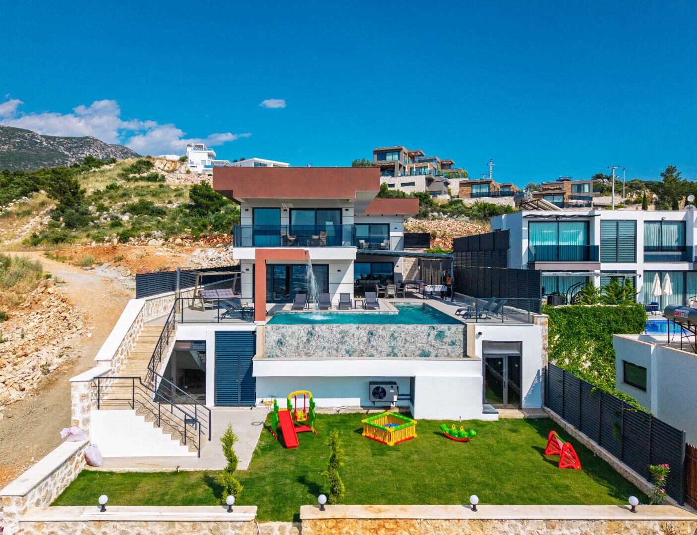Villa Newcastle — 75
