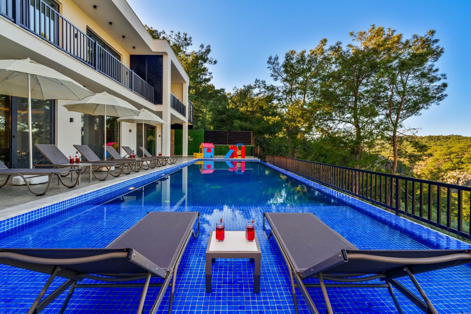 Villa Blue Night — 3