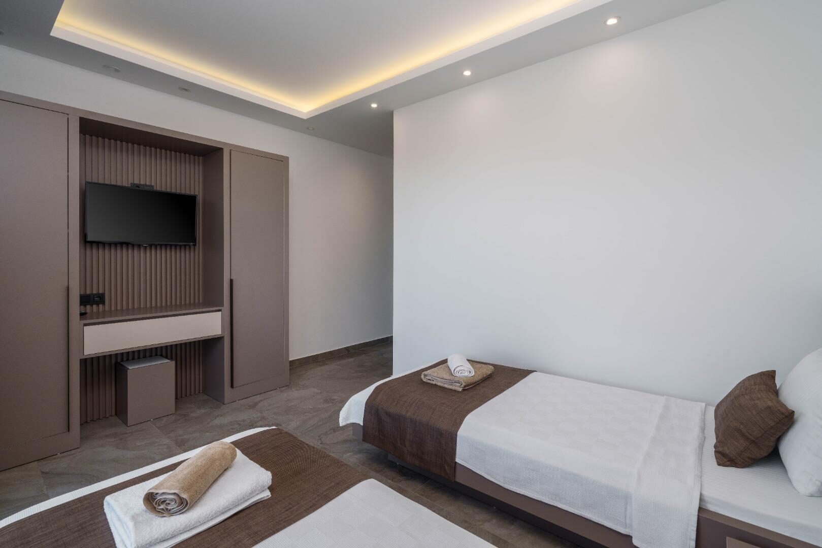 Villa Blue Night — 28