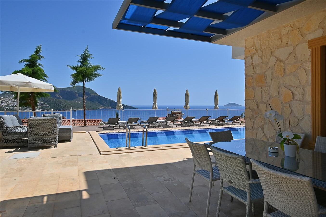 Villa Dionysus — 11