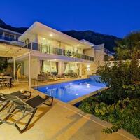 Villa Lumiere 1 — 2
