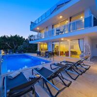 Villa Lumiere 3 — 5