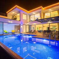 Villa Fantastik — 1
