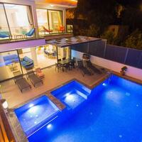 Villa Fantastik — 19