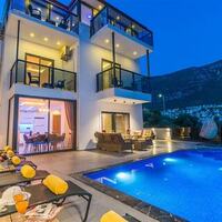 Villa Moon — 1
