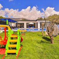 Villa Garden — 2
