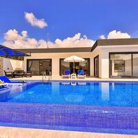 Villa Garden — 8