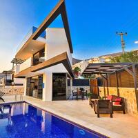 Villa Loca — 2