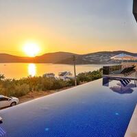 Villa Loca — 4
