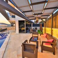 Villa Loca — 6