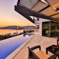 Villa Loca — 10