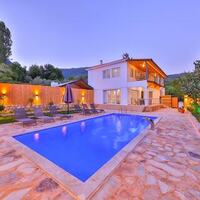 Villa Dr — 1